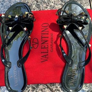 Valentino Garavani flip flops EU 37. US 6